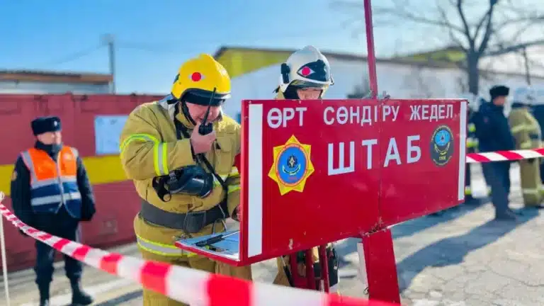 Алматыдағы жер сілкінісі: ТЖ қызметкерлері қала аумағын тексеріп жүр