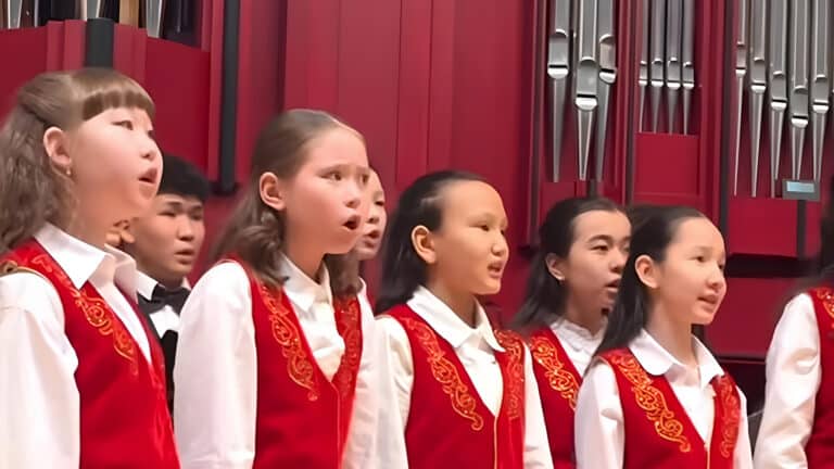 Выступление детского хора пробрало «до мурашек» пользователей Казнета