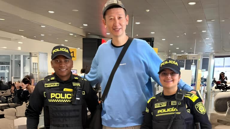 У Алишера Еликбаева украли часы на досмотре в аэропорту