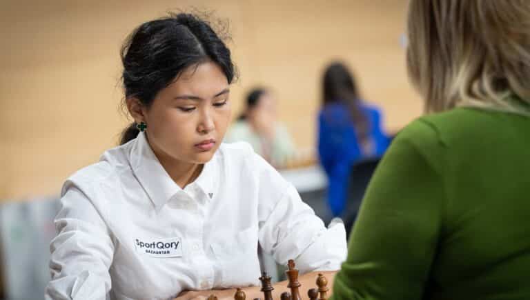 Бибисара Асаубаева стала трехкратной чемпионкой мира по блицу