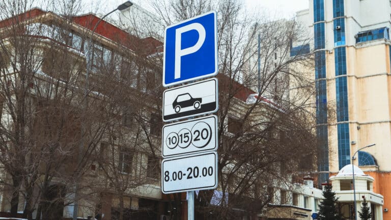 В Алматы введут абонементы на парковку у дома – озвучена стоимость