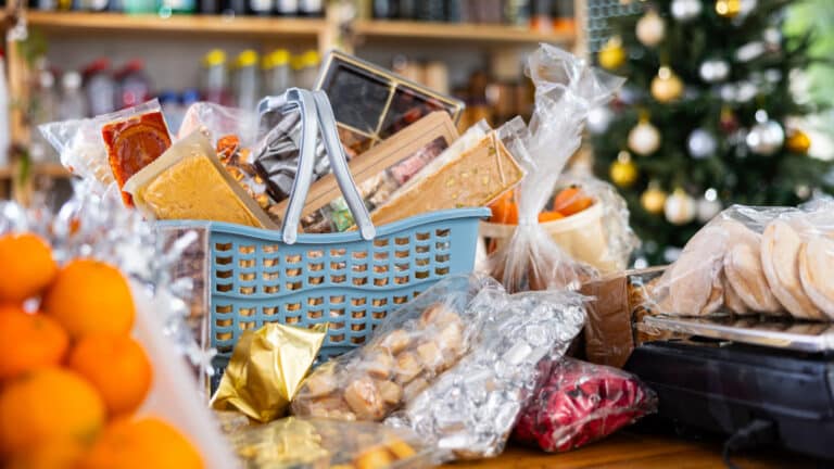 Новогодний стол в Казахстане подорожал сильнее, чем посчитали вначале