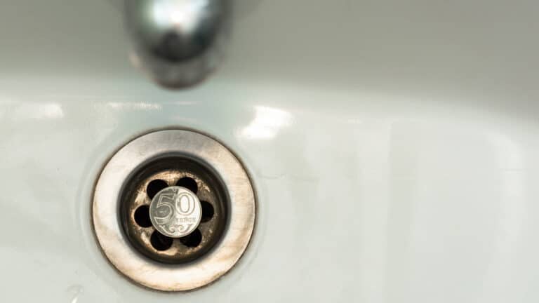 Аудиторы проверили пенсии и пособия: более 216 млрд тенге использованы неэффективно