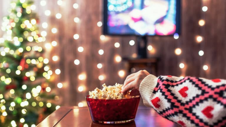 Самые захватывающие сериалы для новогодних выходных назвал Variety