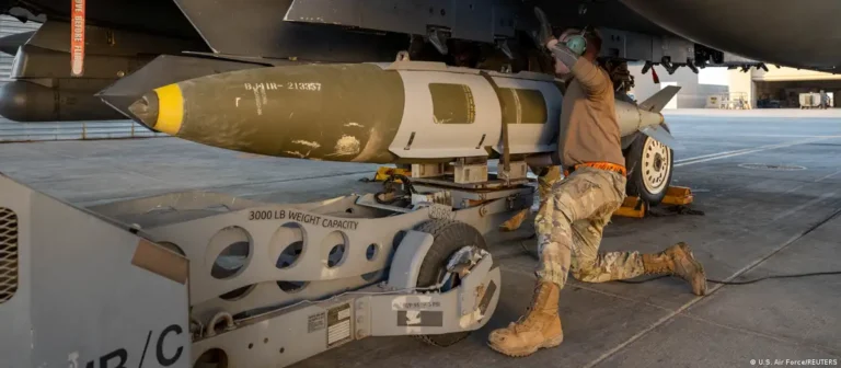 АҚШ Сириядағы ДАИШ нысандарына жаппай соққы берді