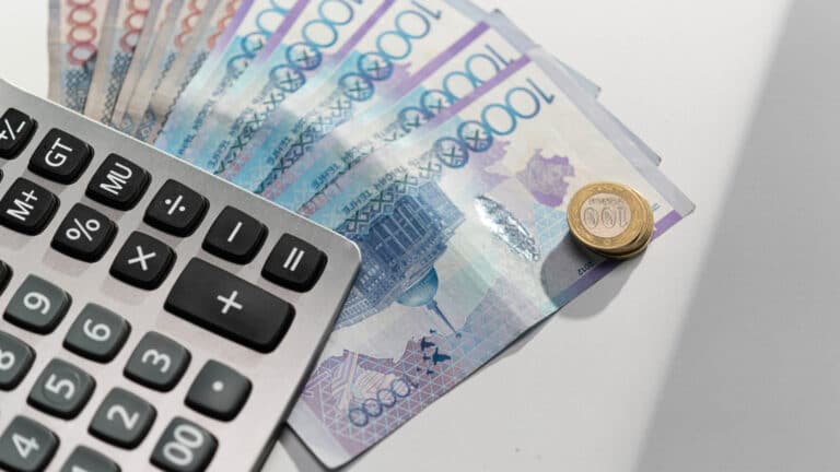 Где платят самые высокие зарплаты, рассказали в Минтруда