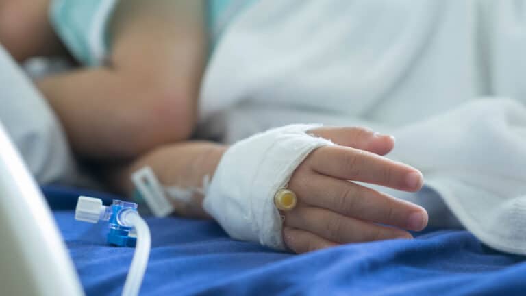 Массовое отравление на съемках в Алматы: детей вывели из реанимации