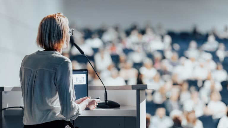 Учителя Казахстана требуют отменить принудительное членство в профсоюзах