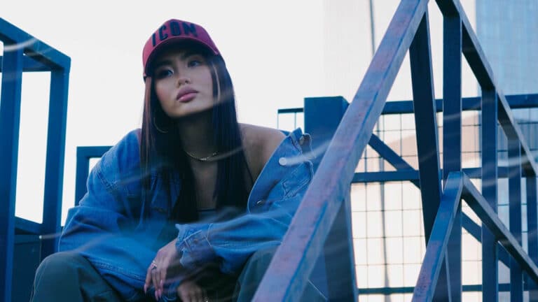 Певица Indi представила новый сингл «Мотыльки»