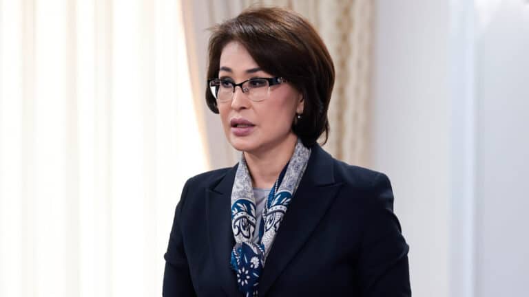 Альназарова решила не оправдываться после видео с самолета