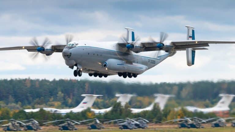 Иваново облысында бортында жеті адам бар Ан-22 ұшағы құлады