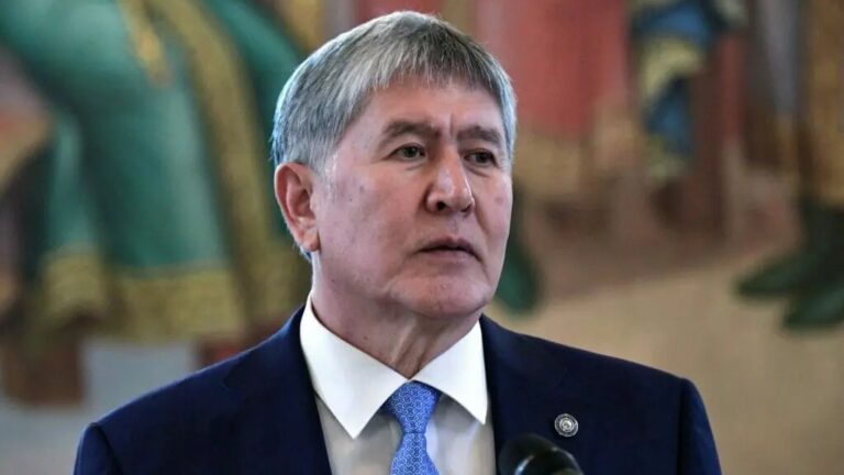 Алмазбек Атамбаев мемлекеттік марапаттарынан айырылды