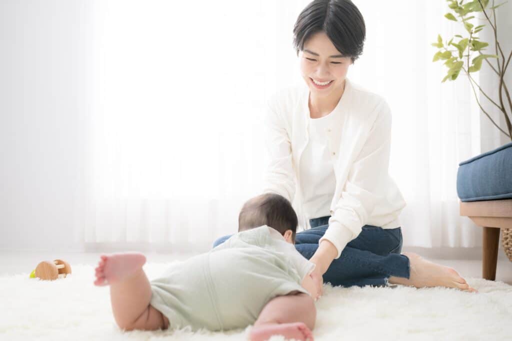 Заң бекітілді: сотталғандар енді бала асырап ала алмайды