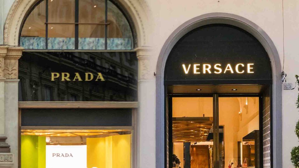 Prada сән үйі Versace брендін 1,3 млрд долларға сатып алды