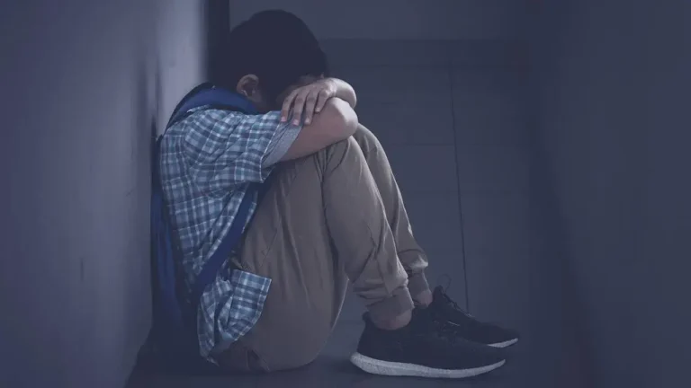 Жамбылда бір ауданда төрт бала суицид жасады, ал әкімдік сауалнама өткізді