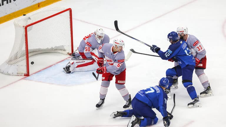 «Барыс», отметив день рождения, подарил тренеру 200-ю победу в КХЛ