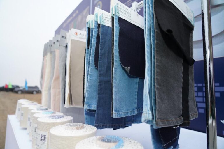 В Туркестане из своего хлопка будут выпускать ткань для джинсов