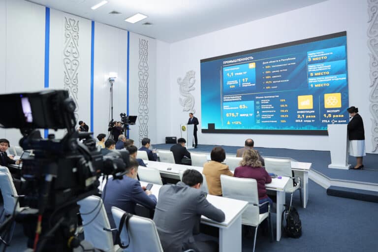 Қарашөкеев Астанаға бір топ шенеунікті неге ертіп келгенін түсіндірді