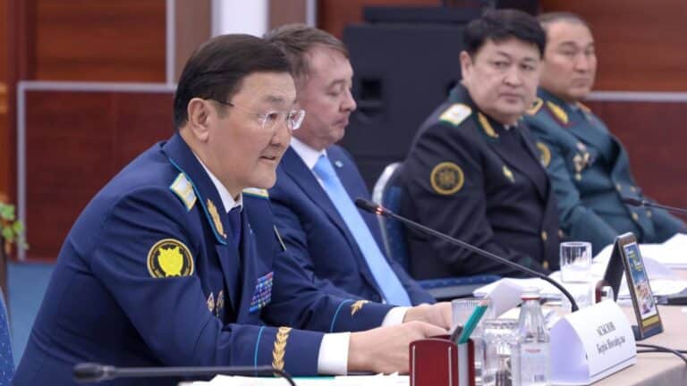 В Казахстане хотят начислять штрафные баллы за серийные нарушения ПДД