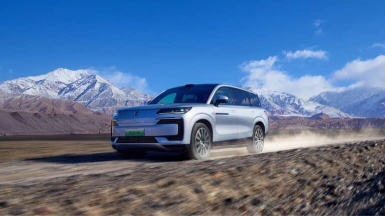 Премиальный гибрид Denza N9 от BYD начнут продавать в Узбекистане