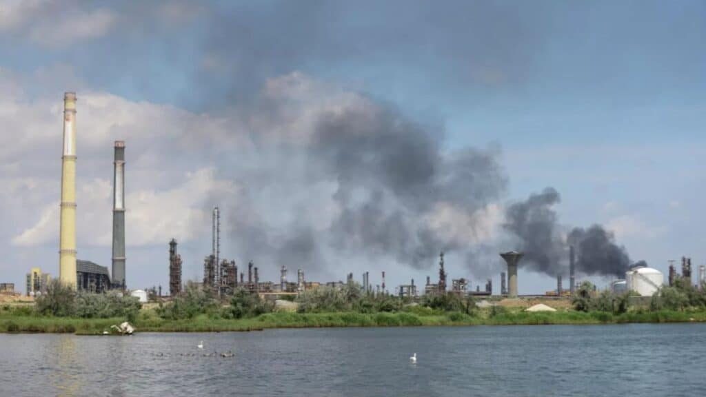 Казахстанский страховщик выплатил $332 тыс. после пожара на НПЗ