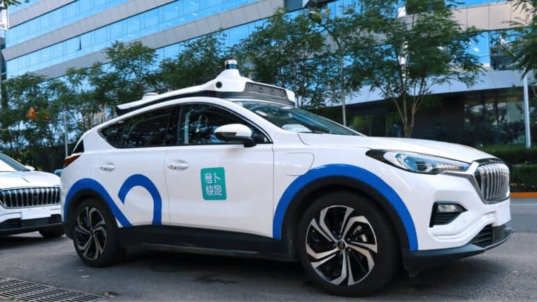 Китайская Baidu и Uber запустят беспилотное такси в Лондоне в 2026 году