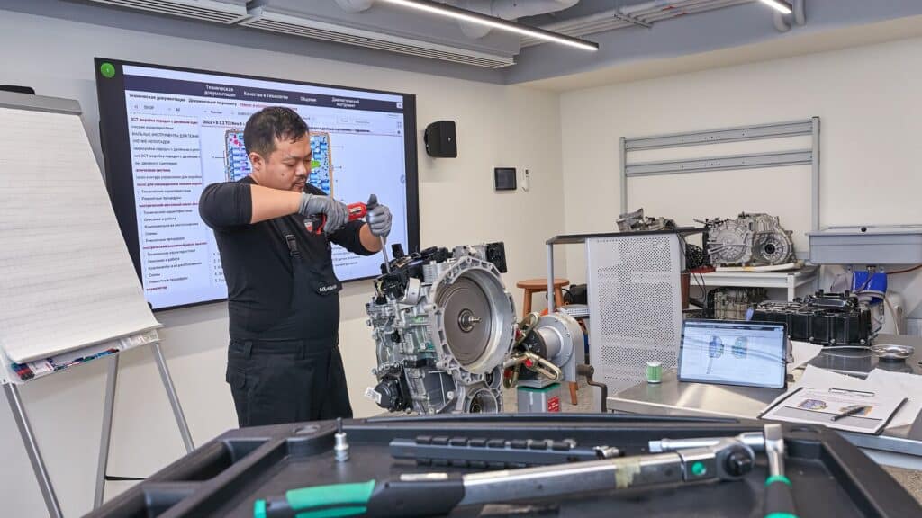 Автомеханик из Талдыкоргана представит Казахстан на мировом конкурсе Kia в Сеуле