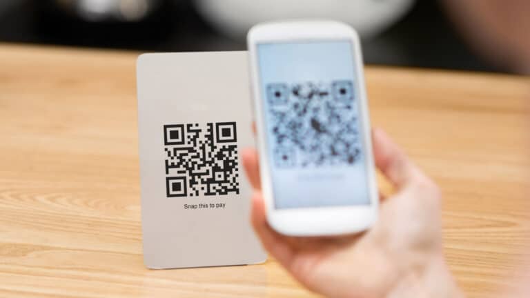 Нацбанк рассказал, как казахстанцы смогут оплачивать криптовалютой через QR