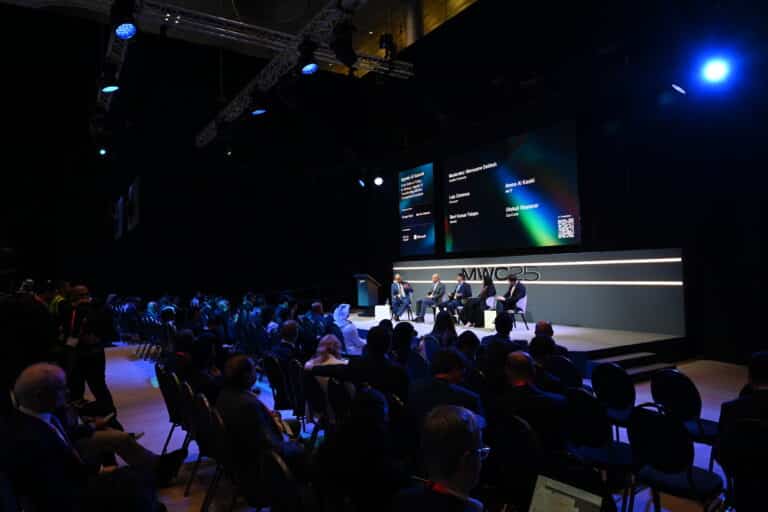 Казахстанский AI выходит на мировой уровень: QazCode заявил о себе в Катаре