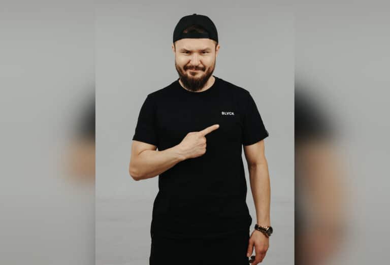 Стендап-комик отсидел за мат в Семее