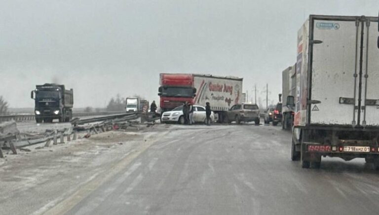 Гололед спровоцировал массовое ДТП в Акмолинской области