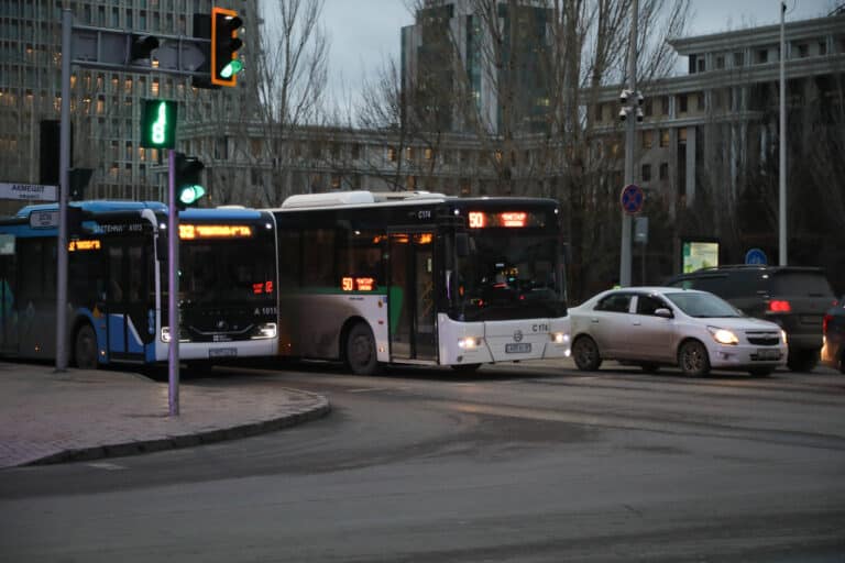 Астанада аялдамада ер адам қайтыс болды