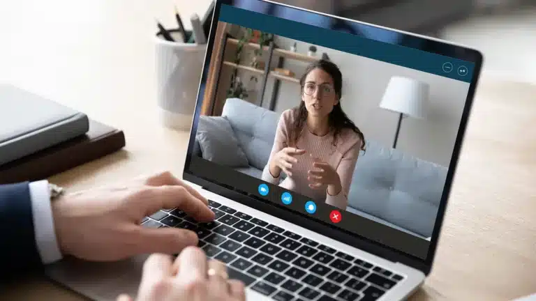 Енді екінің бірі курс сата алмайды – министрлік заңға түзету енгізіп жатыр