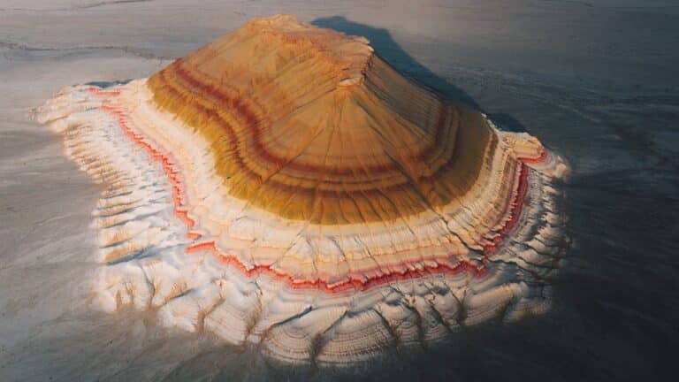 «Өзге планета»: ағылшын фотографы Маңғыстау табиғатын Марсқа балады (фото, видео)