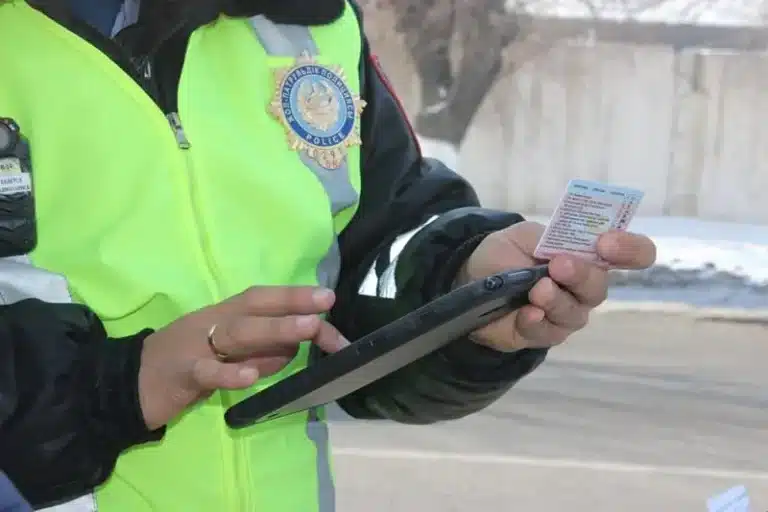 Патрульдік полиция енді жүргізушінің жеке деректерін тексере алмайды