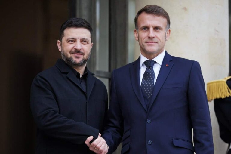 Зеленский и Макрон позвонили европейским лидерам из Елисейского дворца