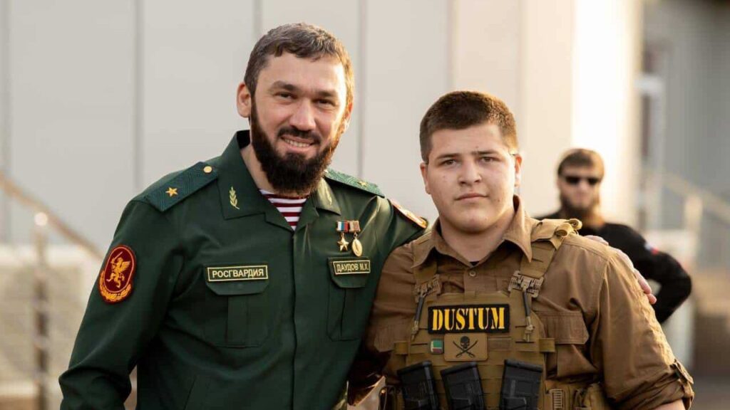 Рамзан Қадыровтың 18 жасар ұлы Росгвардиядан марапат алды