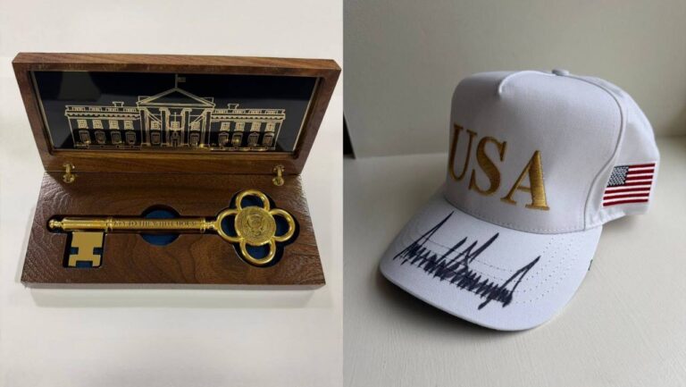 Трамп Тоқаевқа Ақ үйдің кілтін сыйлады