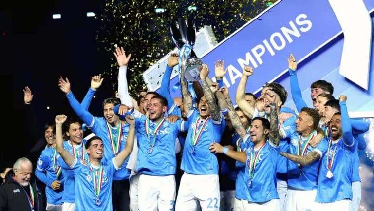 «Наполи» впервые со времен Марадоны выиграл два трофея за год