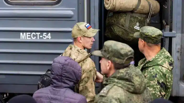 Ресейде әскери қызметке жыл бойы шақыру туралы бұйрық шығарды