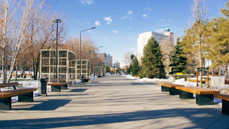 Аллея геологов заново открылась для алматинцев под новым именем