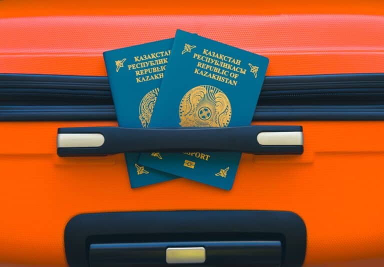 В МВД назвали самых возрастных казахстанцев с паспортами — им по 110 лет