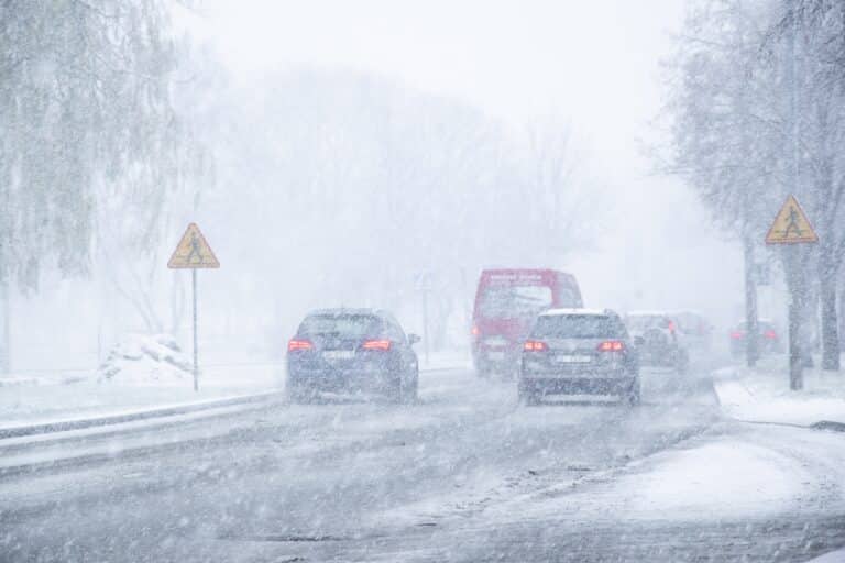 Снег, метель, туман и гололед вновь обещает Казгидромет