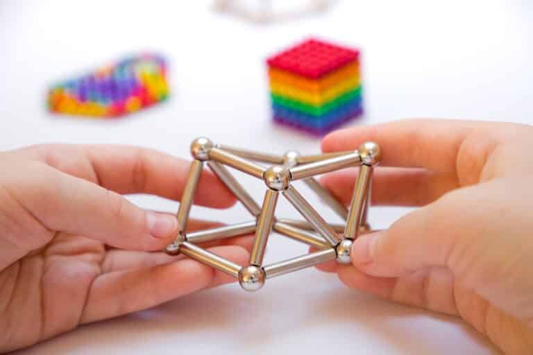 В Шымкенте врачи извлекли 16 магнитов из желудка трехлетнего ребенка