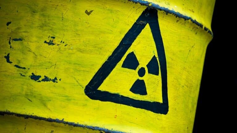 Радиоактивный уран хотели продать двое актюбинцев