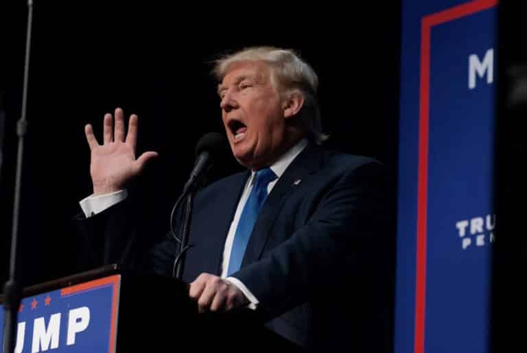 Главное к утру: новые правила IPO, Google vs OpenAI, когда Трамп сменит главу ФРС