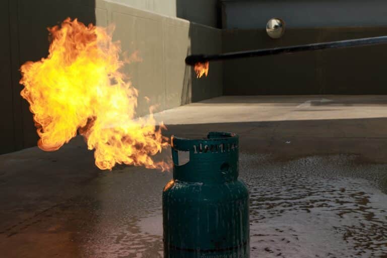 Девять человек пострадали в результате взрыва в кафе в Карагандинской области