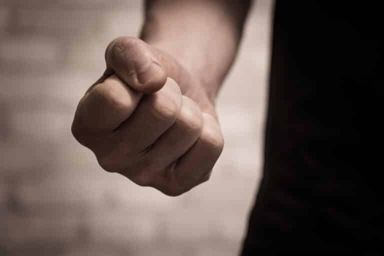 В Алматы расследуют нападение на иностранца в маршрутном автобусе