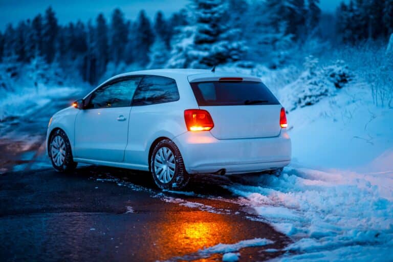 Шесть человек застряли в снежном плену в Акмолинской области