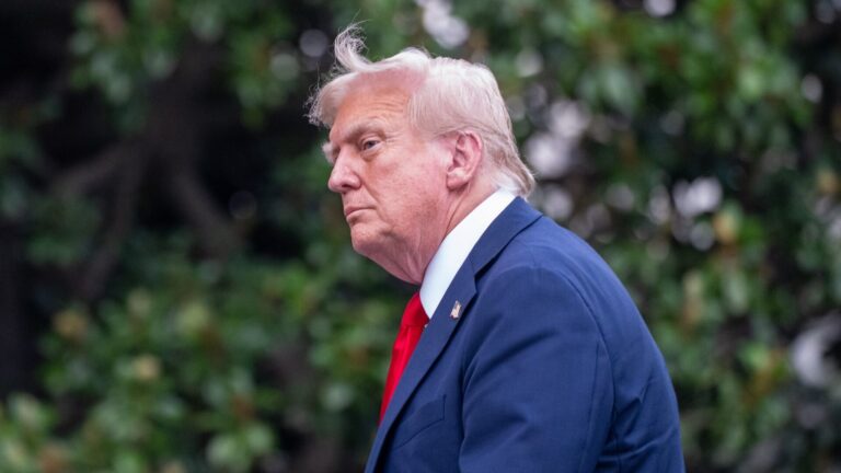 Trump gifts Tokayev symbolic White House keys, baseball cap